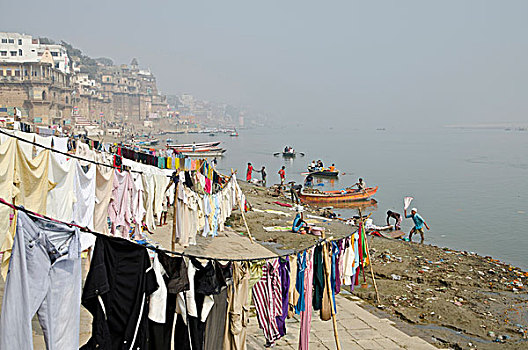 人,洗衣服,高止山脉,神圣,恒河,瓦腊纳西,北方邦,印度,亚洲