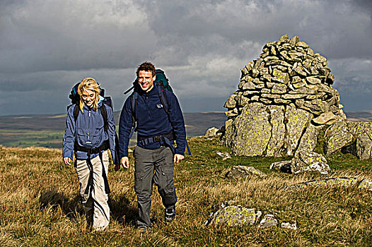 农场,雪墩山,北威尔士,一个,男人,女人,靠近,顶峰,累石堆