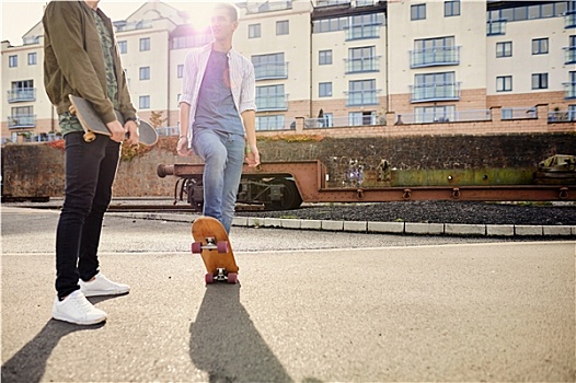 两个,年轻,男人,滑板,市区,布里斯托尔,英国