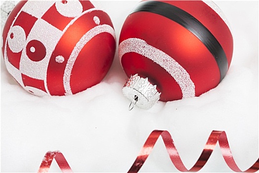 红色,圣诞节,彩球,雪地