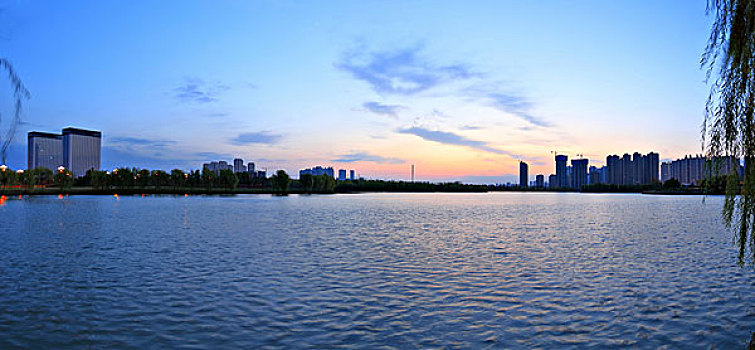 城市,湖泊,朝霞