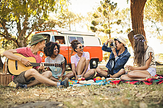 男人,摄影,朋友,弹吉他,坐,地点,野餐