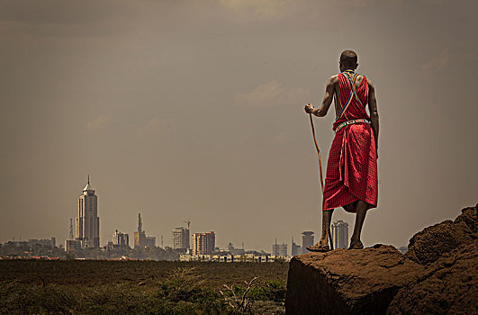 马萨伊,男人,传统服饰,看,天际线,内罗毕,区域,肯尼亚