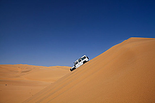 四轮驱动,下降,巨大,沙丘,三明治,港口,四驱车,旅游,靠近,纳米比诺克陆夫国家公园,纳米比亚,非洲