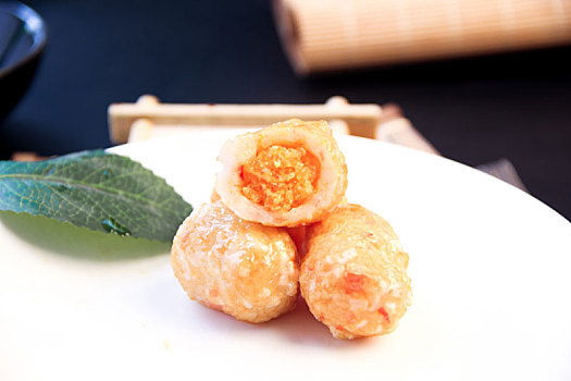 鱼丸油炸美食火锅料单个冻品食品西餐中餐食材金黄