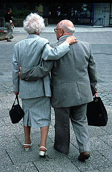 老年夫妇,搂抱,柏林,德国,欧洲