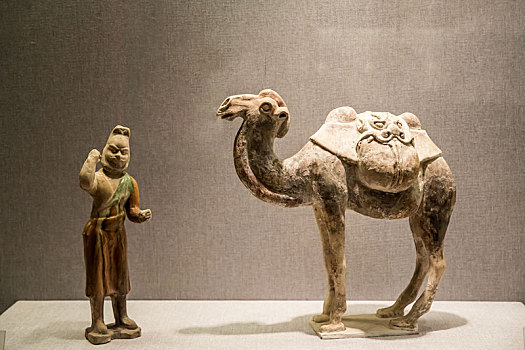 唐三彩牵驼俑骆驼俑,河南省洛阳博物馆馆藏文物