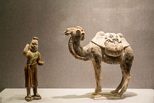 唐三彩牽駝俑駱駝俑，河南省洛陽博物館館藏文物