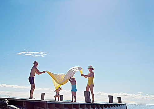 年轻家庭,乐趣,码头,瑞典