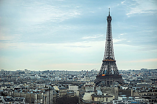 巴黎铁塔的下午