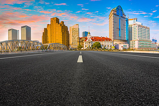 道路地面和上海外滩