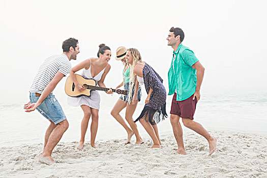 可爱,群体,朋友,演奏,吉他,海滩