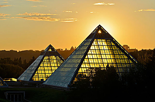 日出,后面,金字塔,温室,植物园,艾伯塔省,加拿大