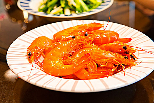 台湾着名的海鲜餐厅,新鲜的虾子,清蒸后鲜嫩甜美