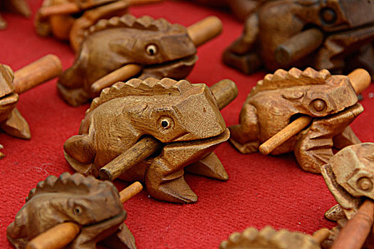 木制青蛙玩具