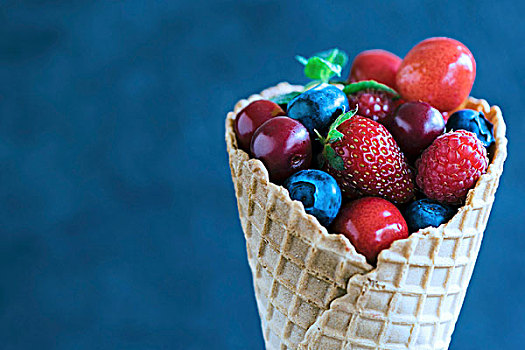新鲜,浆果,樱桃,冰淇淋蛋卷