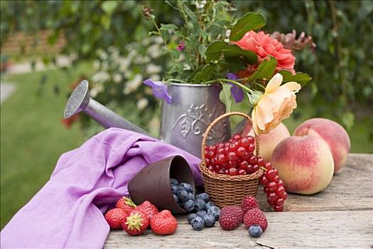 桃,浆果,夏花,桌上,花园