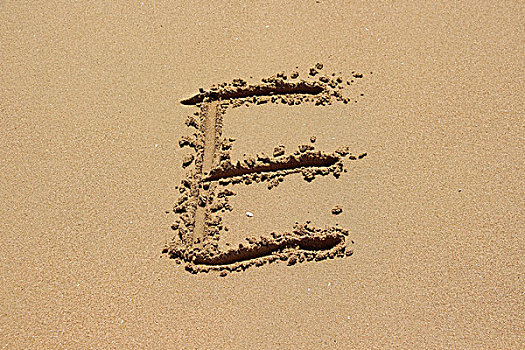 沙滩手写英文字母字体设计