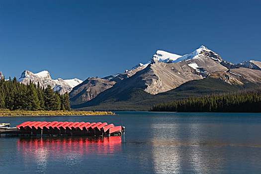 碧玉国家公园,艾伯塔省,加拿大,独木舟,码头,山峦,玛琳湖