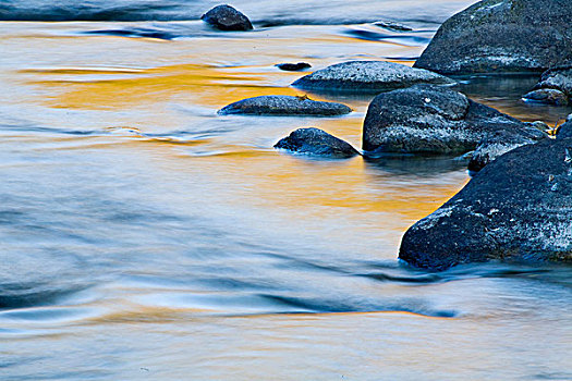 石头,河流