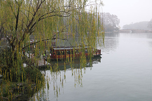 烟雨西湖