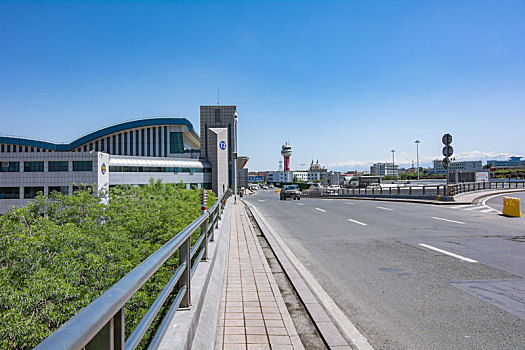 乌鲁木齐地窝堡机场t2航站楼外景