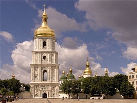 乌克兰,基辅,风景,地点,大,钟楼,发光,金色,圆顶,大教堂,游客,古建筑,蓝天,云,阳光,2004年