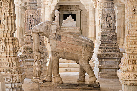 雕塑,男人,骑,大象,华丽,柱子,大理石庙宇,庙宇,耆那教,宗教,拉纳普尔,拉贾斯坦邦,印度,亚洲