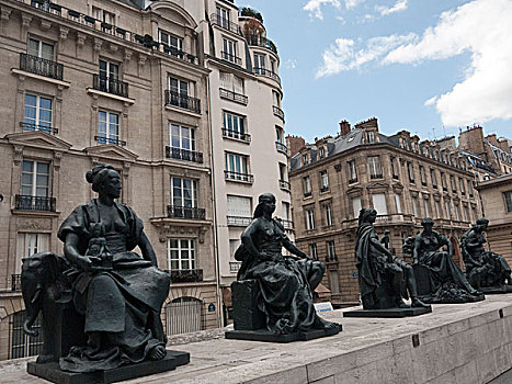 法国巴黎街头雕像