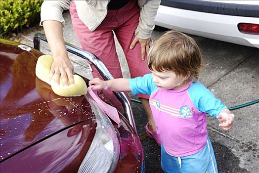 2岁,女孩,乐趣,帮助,母亲,洗,家庭,汽车