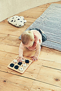 女婴,玩,地板