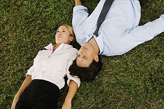 俯拍,职业女性,商务人士,躺着,草