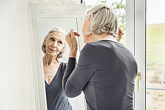 灰发,老年,女人,准备就绪,镜子