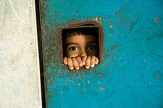 孩子,看,洞,大门,建筑,达卡,孟加拉
