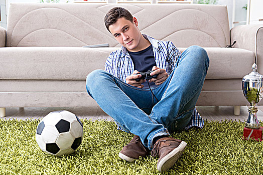 男青年,玩,电脑游戏,在家