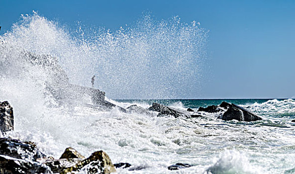 波浪,岩石,岸边