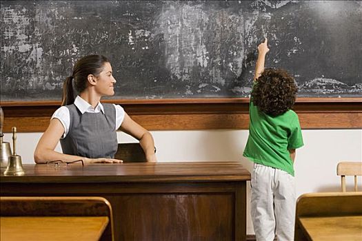 男生,指点,黑板,教师,教室