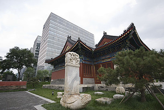 北京金融街中国电力投资大楼与城隍庙