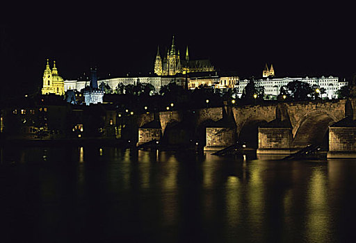 晚上灯火通明的建筑,布拉格,捷克共和国