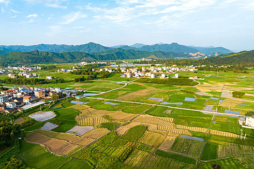 中国广西蒙山县乡村田园风光夏日景美如画