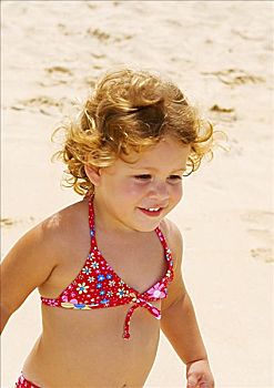 小女孩,金发,卷发,海滩