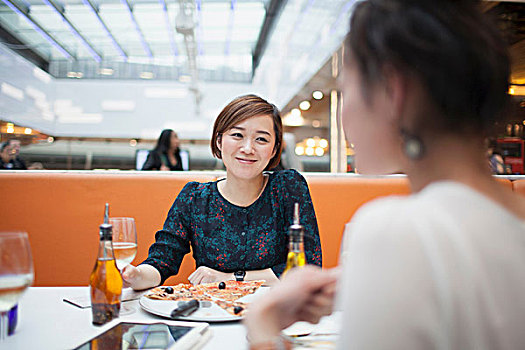 美女,吃饭,比萨饼,餐馆