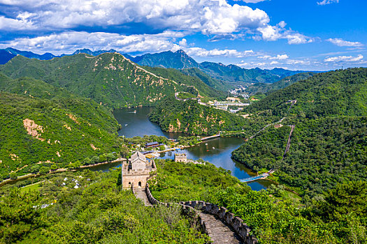 北京怀柔黄花城水长城,绿水青山风景如画