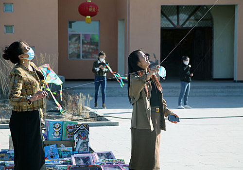 新疆哈密举办首届风筝节,纸鸢飞天,筝,奇斗艳