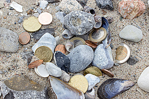 硬币,石头,壳,沙子