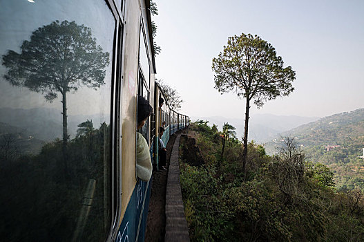 列车,铁路,狭窄,计量器,慢,弯曲,道路,向上,靠近,喜马偕尔邦,印度,亚洲