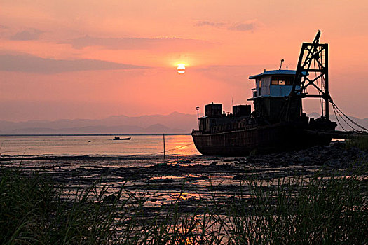 渔船夕阳