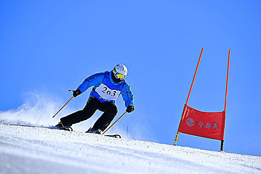 高山大回转双板滑雪比赛