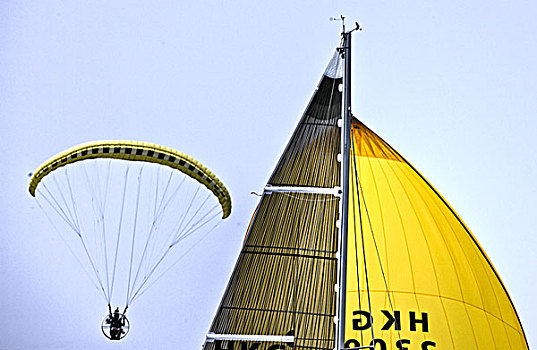 帆船和飞伞运动