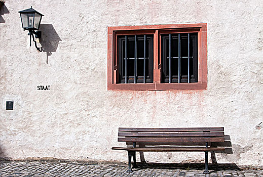 老,木质,长椅,仰视,窗户,维尔茨堡,巴伐利亚,德国,欧洲